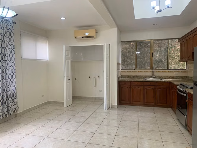 Apartment for Rent in Las Colinas