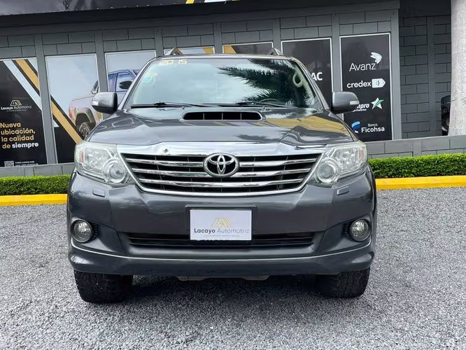 Toyota Fortuner 2015