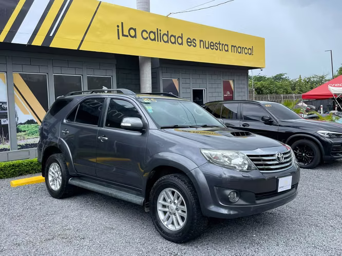 Toyota Fortuner 2015