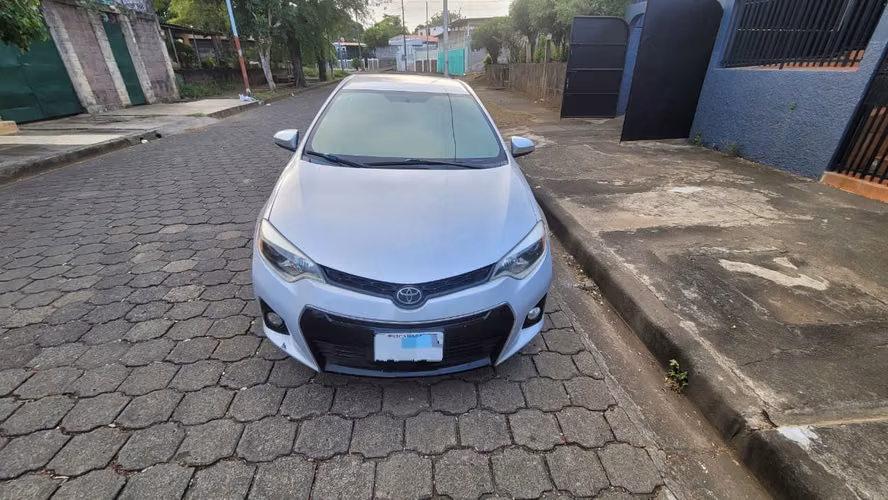 Toyota Corolla 2016 automático, 61,823 millas, sin gravamen