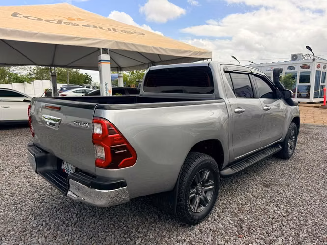 TOYOTA HILUX SR AÑO 2021