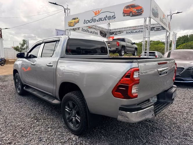 TOYOTA HILUX SR AÑO 2021