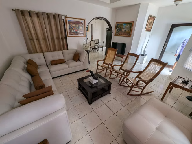 Altos de villa fontana sur, casa en venta!