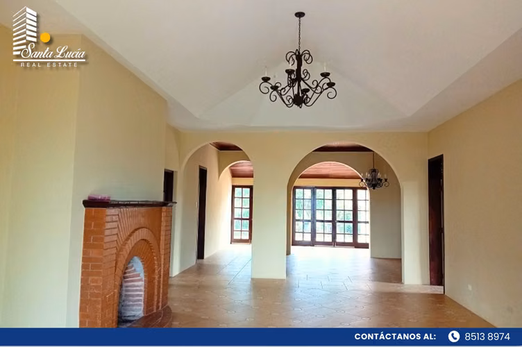 Casa de Lujo en Venta en El Crucero - AC
