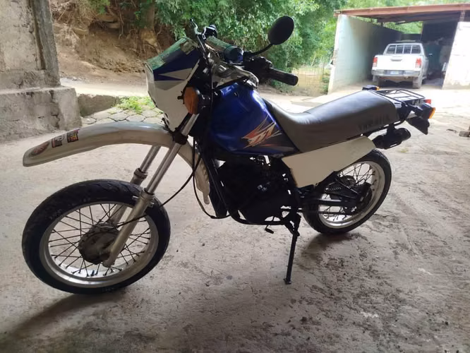 Vendo poderosa Dt125 año 2002