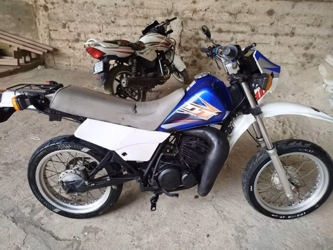 Vendo poderosa Dt125 año 2002