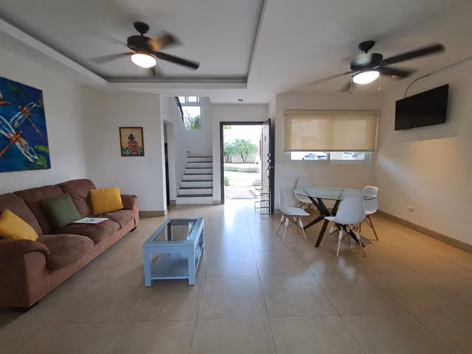  Casa Amueblada en Renta | Hacienda El Bosque, Santo Domingo | USD 1,650 mas Fee