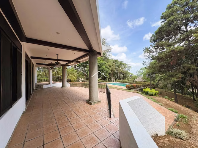LL - Casa Amplia en Venta en Calle Principal de Villa Fontana Sur - Imagen 2