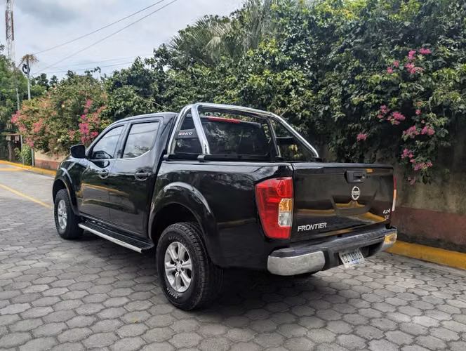 Nissan Frontier 4x4 mecánica año 2021 - Imagen 4
