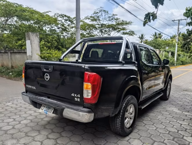 Nissan Frontier 4x4 mecánica año 2021 - Imagen 3