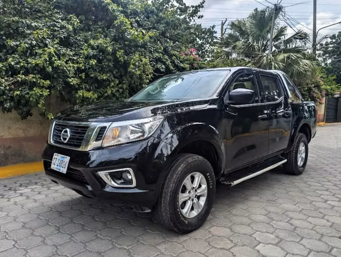 Nissan Frontier 4x4 mecánica año 2021 - Imagen 2