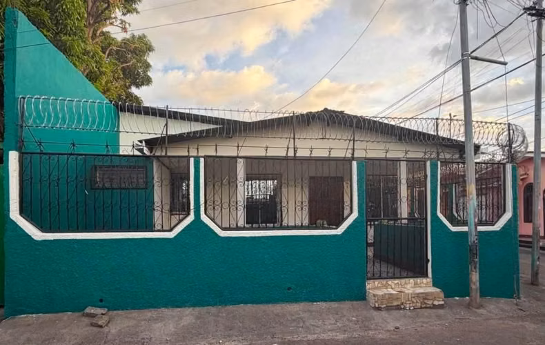 Alquilo bonita casa