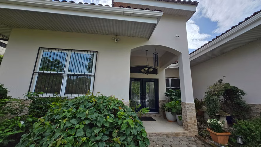RENTA CASA CARRETERA SUR
