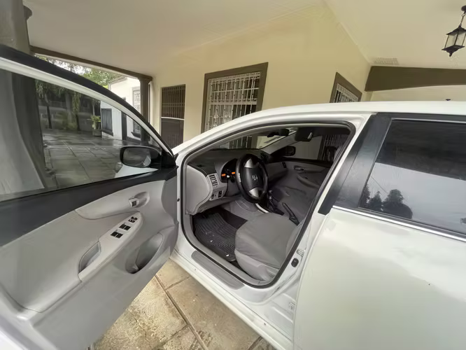 Unico dueño!!, vende Toyota Corolla 2013 en excelente estado.