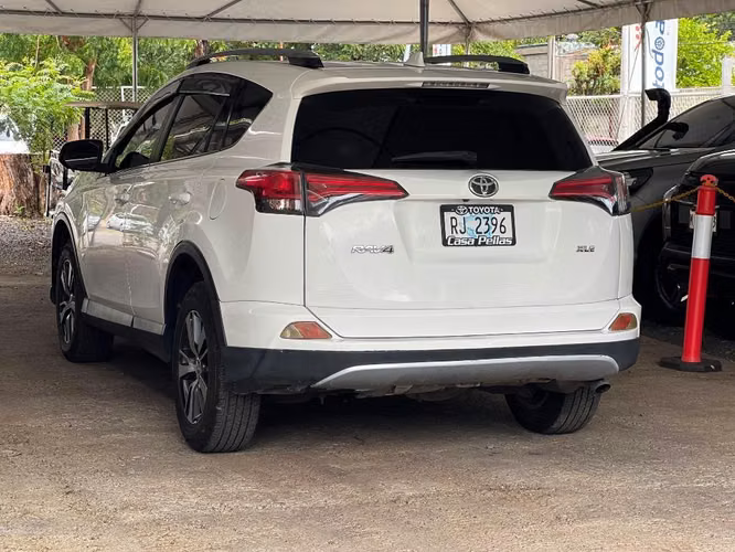TOYOTA RAV4 XLE AÑO 2018 - Imagen 3