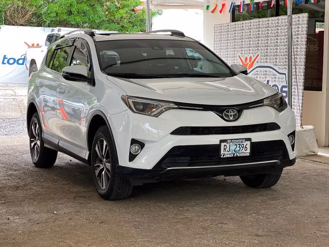 TOYOTA RAV4 XLE AÑO 2018 - Imagen 2