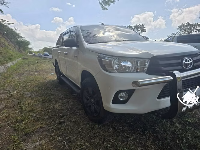 Toyota Hilux 2025 Manual Basica 4X4 REVO