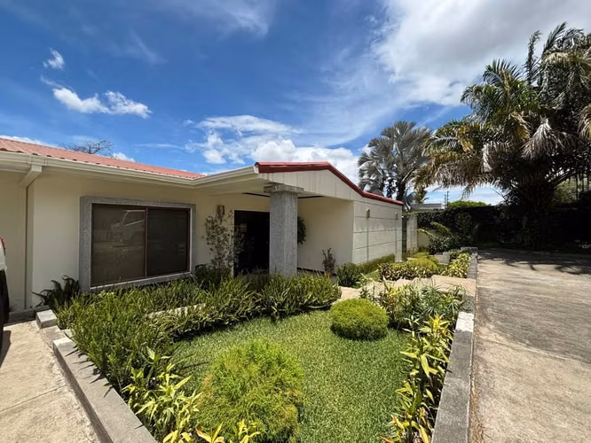 Exclusiva Casa en Venta en Altos de Santo Domingo
