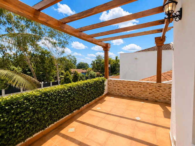 MN - Elegante Residencia en Venta en Carretera Sur
