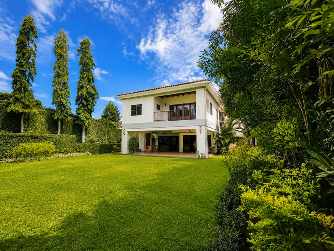 MN - Elegante Residencia en Venta en Carretera Sur