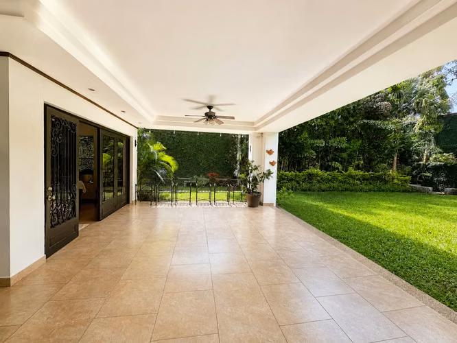 MN - Elegante Residencia en Venta en Carretera Sur