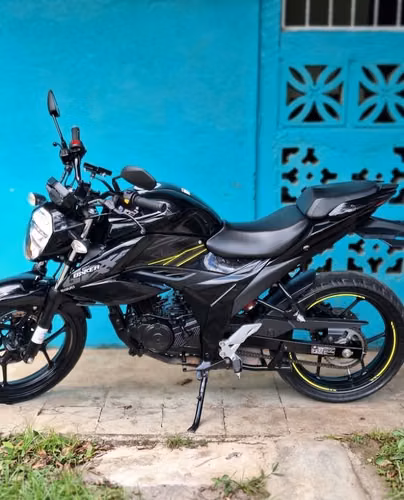Motocicleta Gixxer 160