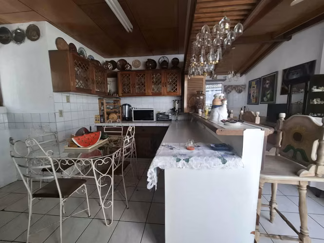 GG  ¡¡ Venta de casa con 1490 Vrs2 en Los Robles !!
