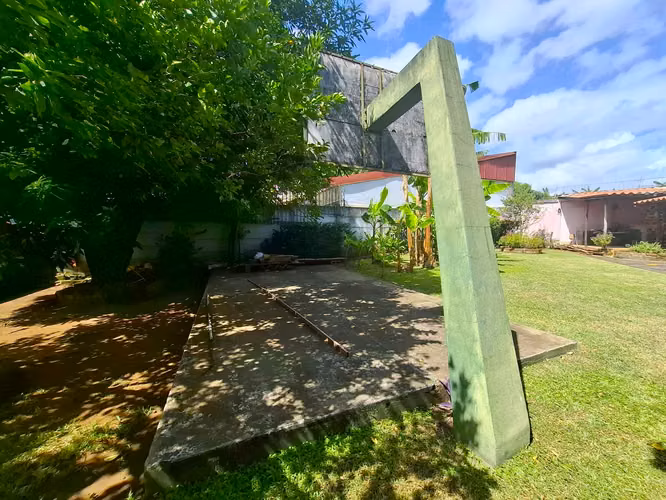 GG  ¡¡ Venta de casa con 1490 Vrs2 en Los Robles !!