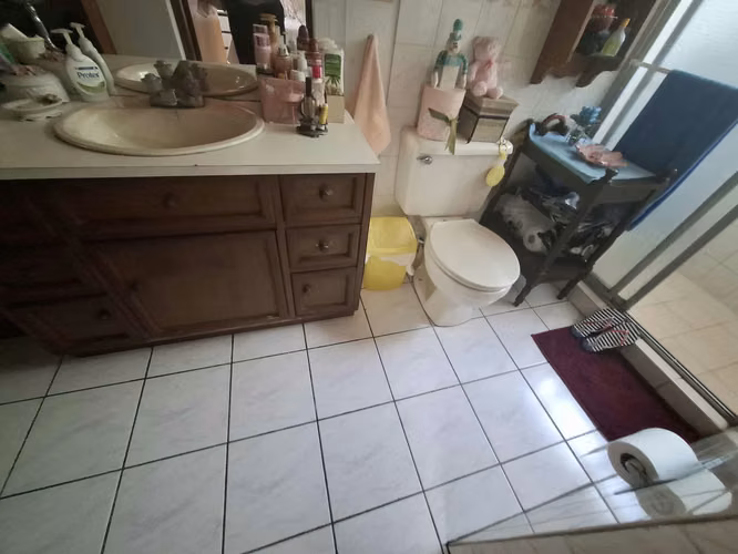GG  ¡¡ Venta de casa con 1490 Vrs2 en Los Robles !!