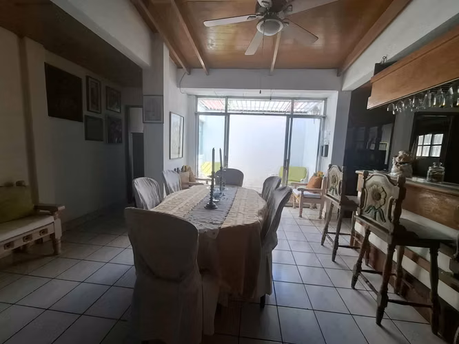 GG  ¡¡ Venta de casa con 1490 Vrs2 en Los Robles !!