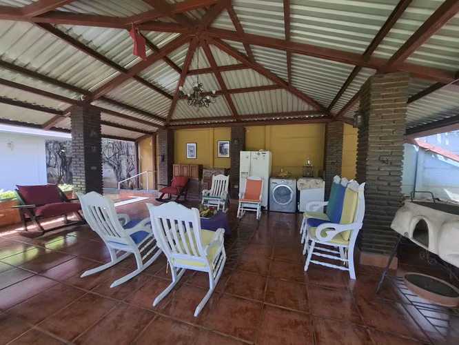 GG  ¡¡ Venta de casa con 1490 Vrs2 en Los Robles !!