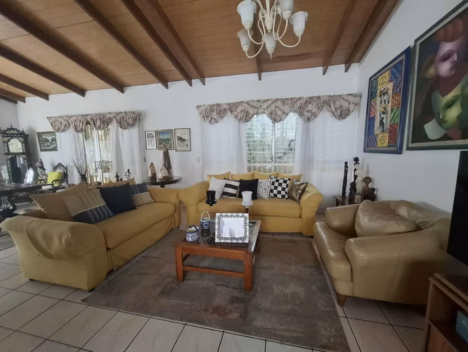 GG  ¡¡ Venta de casa con 1490 Vrs2 en Los Robles !!
