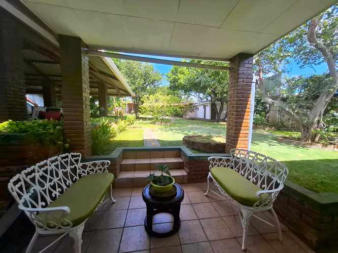 GG  ¡¡ Venta de casa con 1490 Vrs2 en Los Robles !!