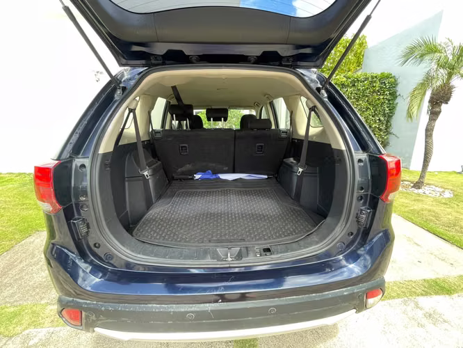 GANGA para una super SUV en excelente estado 4x4 y 3 filas de asientos.