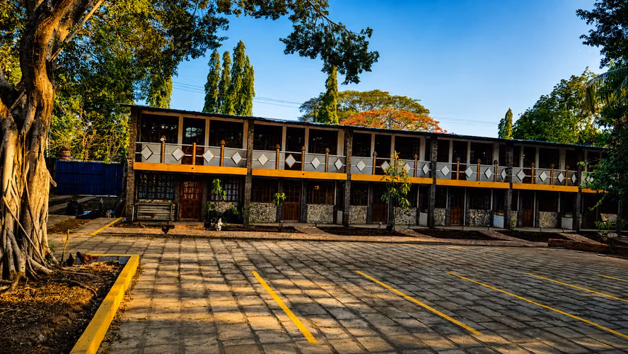 Amplio Edificio en San Patricio (Carretera Sur km 8, Managua)
