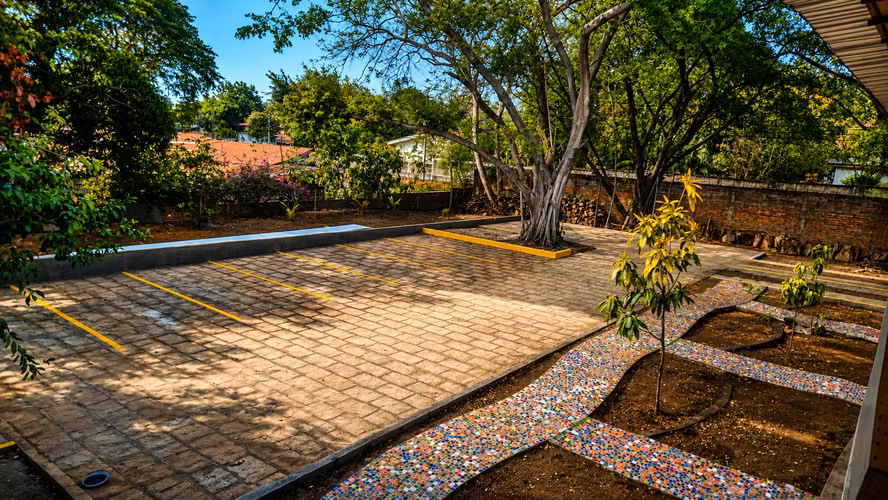 Amplio Edificio en San Patricio (Carretera Sur km 8, Managua)
