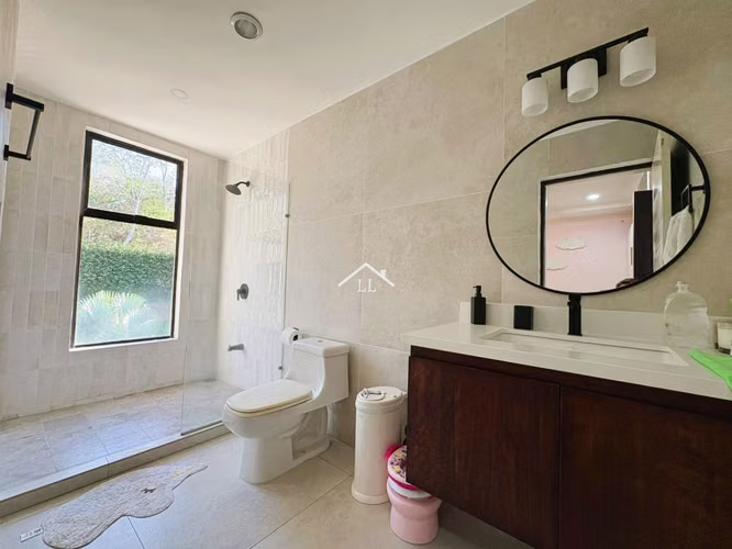 LL - Se Vende Moderna Casa en Condominio en Santo Domingo - Imagen 18