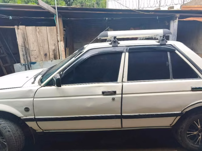 Nissan b12 1990 2300$