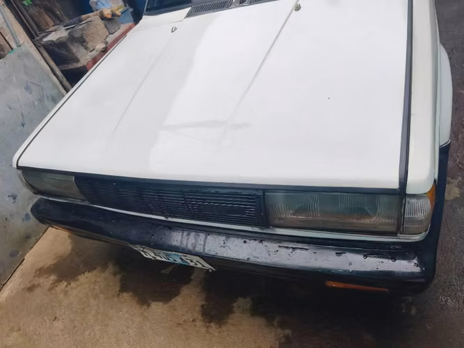 Nissan b12 1990 2300$