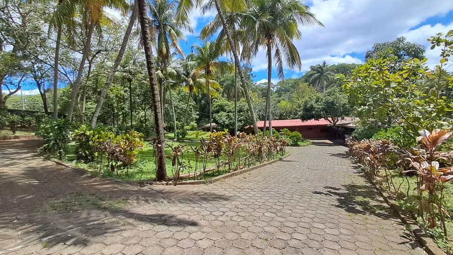 Vendo preciosa casa en Carretera Sur