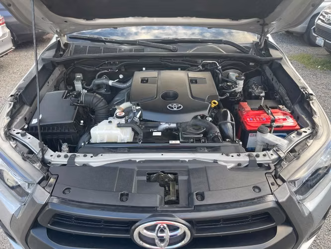 TOYOTA HILUX SR 2024 AUTOMÁTICA 4x4