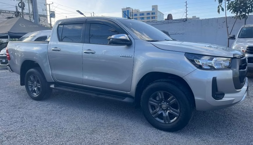 TOYOTA HILUX SR 2024 AUTOMÁTICA 4x4