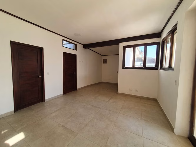 SE RENTA APARTAMENTO EN EL CRUCERO / TOWNHOUSE