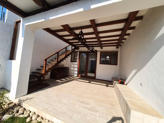 SE RENTA APARTAMENTO EN EL CRUCERO / TOWNHOUSE