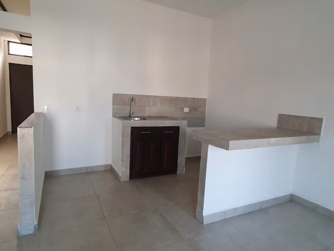 SE RENTA APARTAMENTO EN EL CRUCERO / TOWNHOUSE