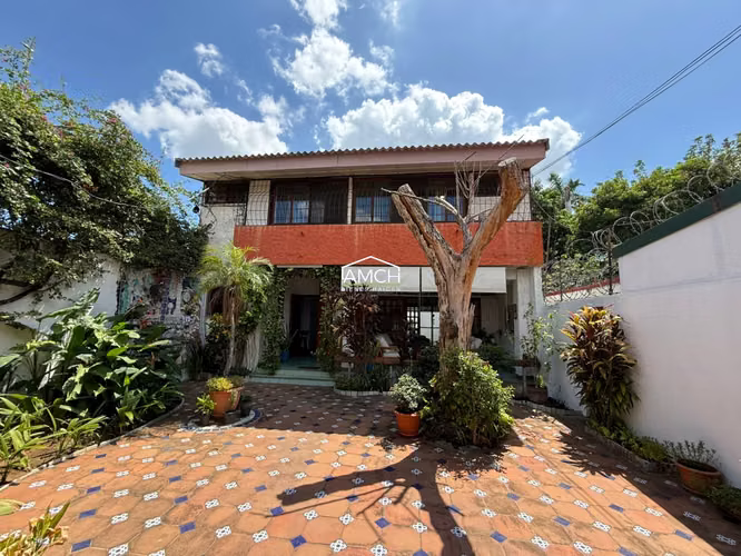 AM - SE VENDE CASA SUPER BIEN UBICADA EN BOLONIA