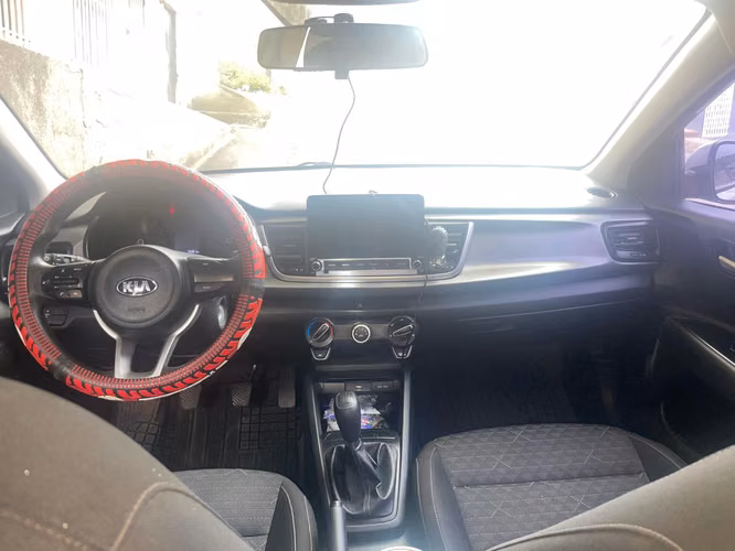Kia Rio Sedán 2022 Manual - 74,100 km