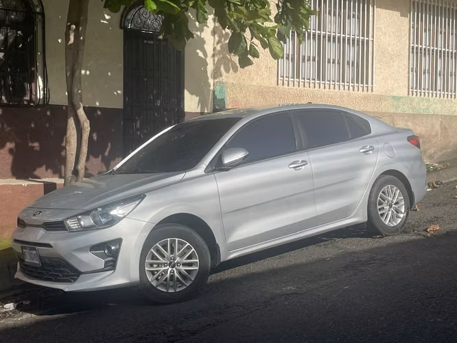 Kia Rio Sedán 2022 Manual - 74,100 km