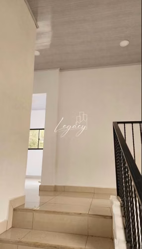 EG- Ganga. Se vende casa nueva en Granada