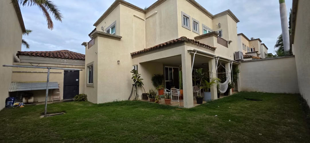 RENTA CASA AMUEBLADA
